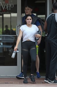 ariel-winter-going-to-the-gym-in-la-91417-9.jpg