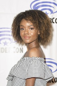 ashleigh-murray-at-riverdale-press-room-at-wondercon-in-anaheim-03-31-2017-_1.thumb.jpg.36523a908b0f336e3db6df563f24d942.jpg