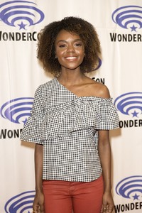 ashleigh-murray-at-riverdale-press-room-at-wondercon-in-anaheim-03-31-2017-_4.thumb.jpg.e84d294e8e26c83ea2a16b9b69b259ef.jpg