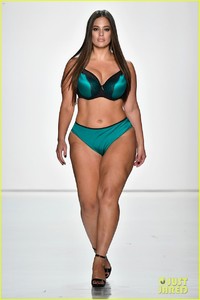 ashley-graham-additional-elle-nyfw-01.jpg