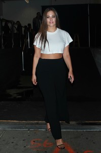 ashley-graham-leaving-the-addition-elle-fashion-show-in-nyc-91117-14.jpg