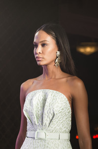 brandon-maxwell-clp-rs18-3197.thumb.jpg.8af8daf6f558bcc87ac88e764d8086eb.jpg