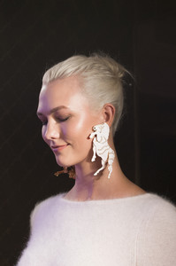 brandon-maxwell-clp-rs18-3204.thumb.jpg.9d8cfe7d09e19a70d6527d912568ed24.jpg