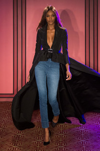 brandon-maxwell-rs18-1425.thumb.jpg.b4625d3997bf8496dfe994b2ba3d3166.jpg