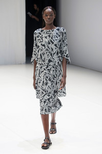 chalayan-rs18-5095.thumb.jpg.3a5ce5a9651289d47bcedc19be511a49.jpg