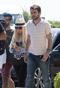 christina-aguilera-at-the-airport-in-cyprus-9717-1.jpg