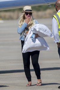 christina-aguilera-at-the-airport-in-cyprus-9717-11.jpg