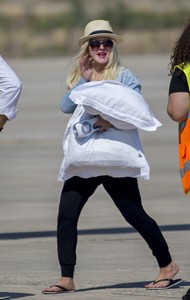 christina-aguilera-at-the-airport-in-cyprus-9717-13.jpg