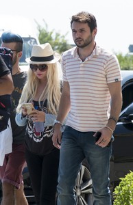 christina-aguilera-at-the-airport-in-cyprus-9717-2.jpg