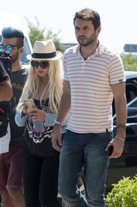 christina-aguilera-at-the-airport-in-cyprus-9717-3.jpg