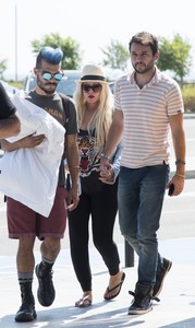 christina-aguilera-at-the-airport-in-cyprus-9717-5.jpg