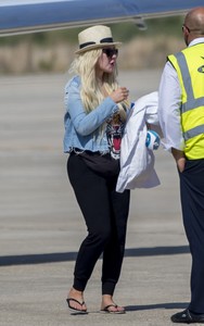 christina-aguilera-at-the-airport-in-cyprus-9717-7.jpg