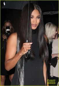 ciara-makes-her-first-post-baby-appearance-at-tom-ford-fashion-show-02.jpg