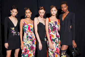 cushnie-et-ochs-bks-i-rs18-2112.thumb.jpg.e5ef9dc9582506ac20541392d2138728.jpg