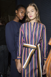 derek-lam-bks-m-rs18-0189.thumb.jpg.2a23230990545d891c4fc682e06dafa2.jpg