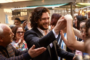 dolce-and-gabbana-kit-harington-the-one-for-men-ad-campaign-backstage2.thumb.jpg.dcd09f68b577069f039391d7340bbfd3.jpg