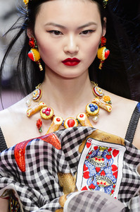 dolce-e-gabb-clp-rs18-2250.thumb.jpg.f8bb59cba035da78c38c80a316be7b40.jpg