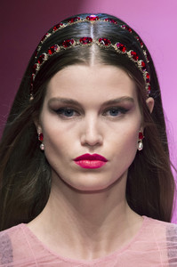 dolce-e-gabb-clpa-rs18-0266.thumb.jpg.ad7ab7f3de7fbaed157c5f6690ce4403.jpg