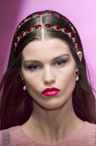 dolce-e-gabb-clpa-rs18-0270.thumb.jpg.a1b1d3572741689f6c8a023eb524c11e.jpg