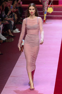 dolce-e-gabb-rs18-4648.thumb.jpg.fe63333ca82984ba53d6f4ae957592ae.jpg