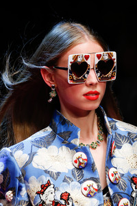 dolce_gabbana_detalles_451603235_683x.jpg