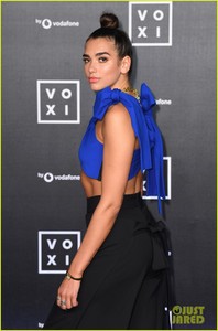 dua-lipa-hits-the-stage-to-perform-at-voxi-launch-party-in-london-02.jpg