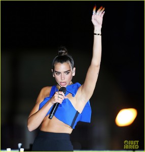 dua-lipa-hits-the-stage-to-perform-at-voxi-launch-party-in-london-04.jpg