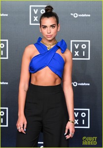 dua-lipa-hits-the-stage-to-perform-at-voxi-launch-party-in-london-05.jpg