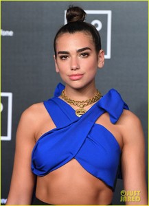 dua-lipa-hits-the-stage-to-perform-at-voxi-launch-party-in-london-08.jpg