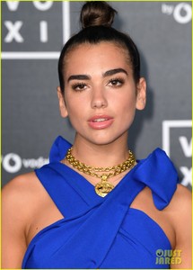 dua-lipa-hits-the-stage-to-perform-at-voxi-launch-party-in-london-10.jpg