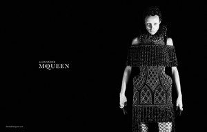edie_alexander_mcqueen_aw13_4.thumb.jpeg.7ebcd16bdea5ca673559e800043adeeb.jpeg