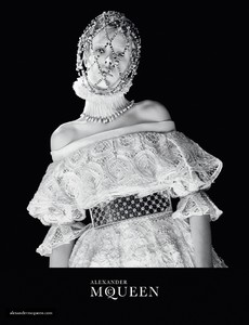 edie_alexander_mcqueen_aw13_7.thumb.jpeg.ed6892d979c09740e65675df58ea2797.jpeg