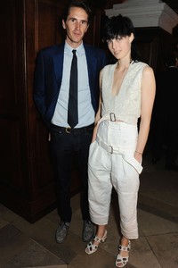 edie_alexander_mcqueen_frieze_17oct13_tatler_1.thumb.jpeg.7fbc632dbef7be969981c933fcd7faef.jpeg