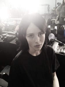 edie_alexander_wang_ss14_backstage_fashionista.thumb.jpg.a82062e5f7b0de1db53a41e1324a2af3.jpg
