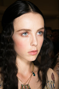 edie_anna_sui_ss14_livingly_1.thumb.jpg.8af462e228b4ac93a4558dc017cfc3d6.jpg