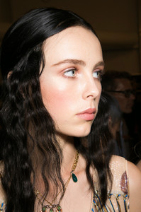 edie_anna_sui_ss14_livingly_2.thumb.jpg.4b3e69eada9c3c478f0f8e401a41584e.jpg