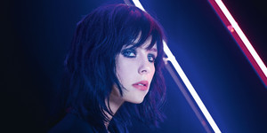 edie_blackopium_pureillusion_yslbeauty_3.jpg