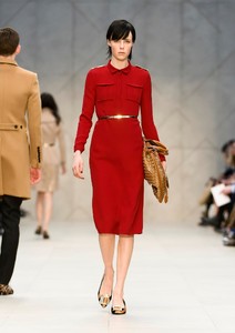 edie_burberry_aw13_2.thumb.jpeg.825c8b6caa79eafad7471e5f4a8a8638.jpeg