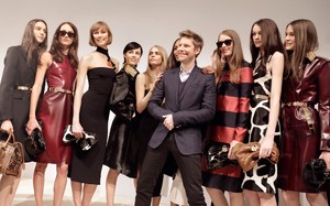 edie_burberry_aw13_6.thumb.jpeg.6728d1d34e0b686ece33588d5db14318.jpeg
