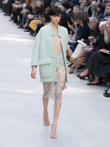 edie_burberry_ss14_actitudfem.thumb.JPG.2b750c2c5c8a435c4c13eb89f6682d54.JPG