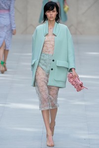 edie_burberry_ss14_vogue_1.thumb.JPG.e91979059827fdb9c7fc16cf9c6e061b.JPG