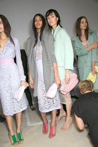 edie_burberry_ss14_vogue_2.thumb.JPG.bb52964cceda06f49d372ebdec08126c.JPG