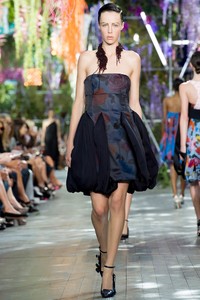 edie_christian_dior_ss14_vogue_1.thumb.JPG.a05ba94ad887f1c802f1f81e4928f890.JPG