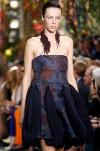 edie_christian_dior_ss14_vogue_2.thumb.JPG.0172c457c8040774a700d604c1faccf8.JPG
