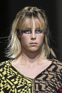 edie_fashion_east_ss18_theimpression_2.thumb.jpg.3001d365f613cb4ee40f959d4bbcb1d7.jpg