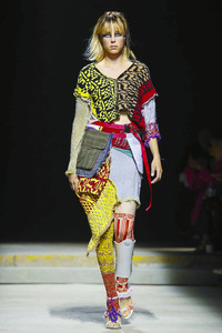 edie_fashioneast_mattybovan_ss18_nowfashion.thumb.jpg.4137c3c85043199a3d3a36ce491cfda7.jpg