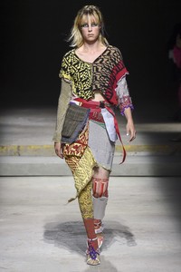 edie_fashioneast_mattybovan_ss18_vogue.thumb.jpg.cb6ca4a9896d764af251096d58803986.jpg