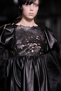 edie_giles_aw13_vogue_3.thumb.jpeg.d4f630c4e59b523957fec643abe5782c.jpeg