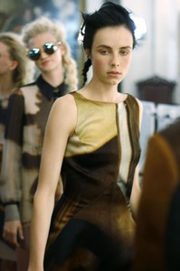 edie_giles_deacon_ss14_emma_hoareau.thumb.JPG.658812ae203b981892bd945c37753a7d.JPG