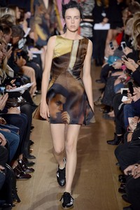 edie_giles_deacon_ss14_vogue_1.thumb.JPG.8041381cbd737168d4db0c691811d436.JPG